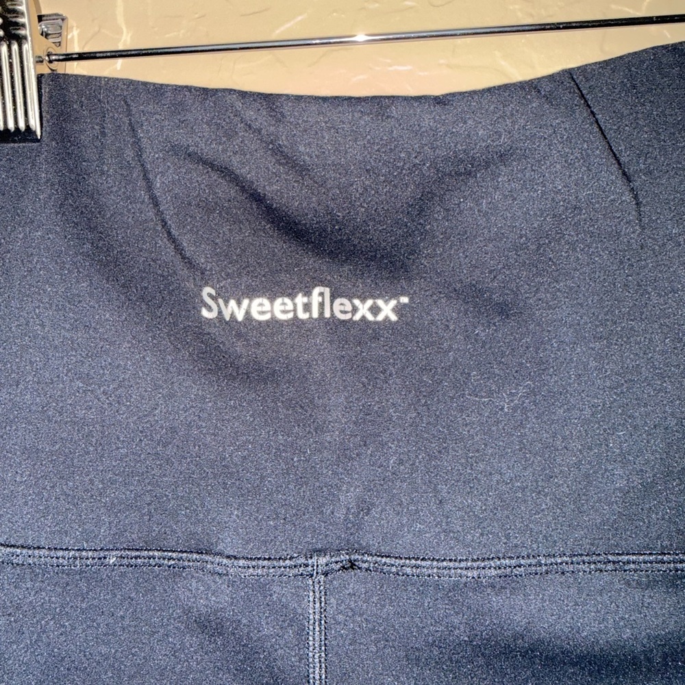 Sweetflexx Women's Black Capris
